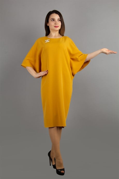 Batwing Plain Dress With Brooch Detail - Mustard