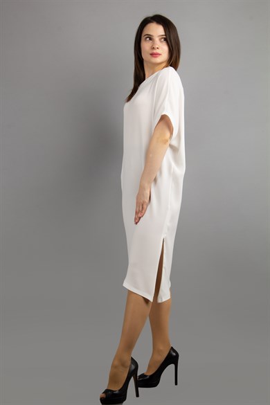 Asymmetric Big Size Dress With Chain Detail on the Sleeve - White