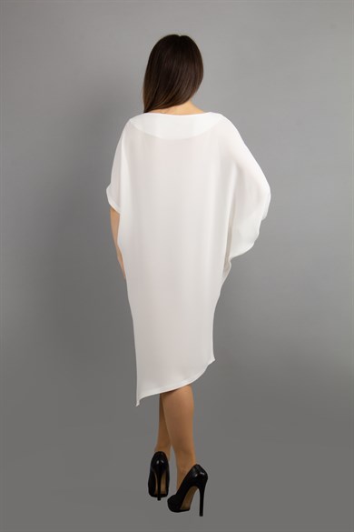 Asymmetric Dress With Chain Detail on the Sleeve - White