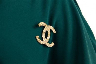 Batwing Plain Dress With Brooch Detail - Emerald Green