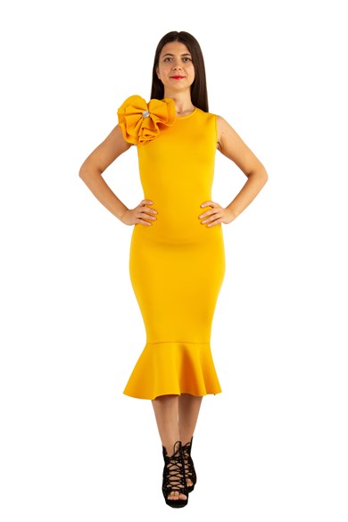 Sleeveless Scuba Dress With Flower Brooch - Mustard